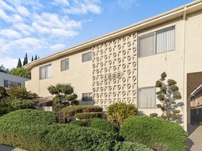 1822 Corinth Avenue, in Los Angeles, CA - Building Photo - Building Photo