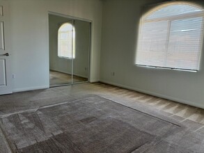 14622 Gilmore St-Unit -101 in Los Angeles, CA - Building Photo - Building Photo