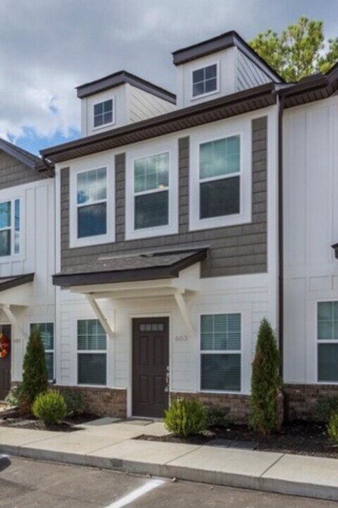 609 Bristol Creek Dr in Nashville, TN - Foto de edificio