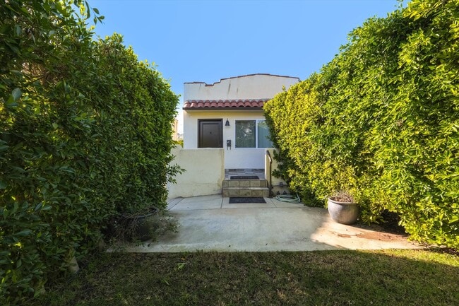 809 N La Jolla Ave in Los Angeles, CA - Building Photo - Building Photo