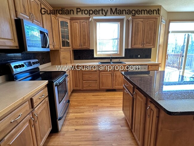 10022 Fallgold Pkwy in Minneapolis, MN - Building Photo - Building Photo