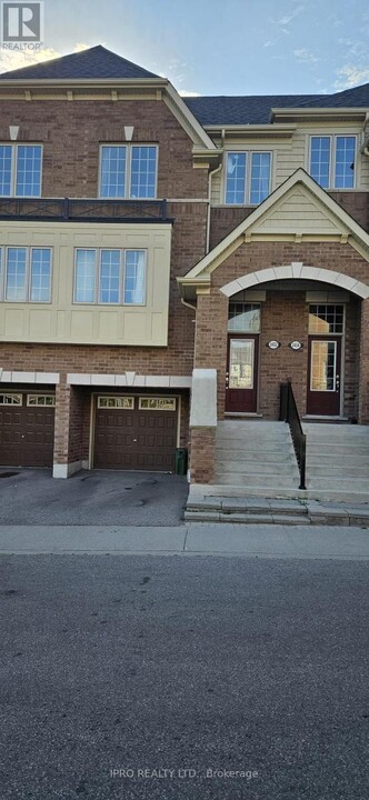 2452-2452 Bromus Path in Oshawa, ON - Building Photo