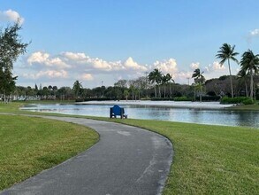 10421 Mahogany Key Cir in Miami, FL - Foto de edificio - Building Photo