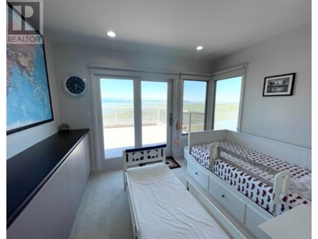 166 Tsawwassen Beach Rd in Delta, BC - Building Photo - Building Photo