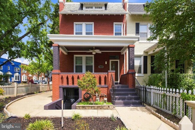 property at 1400 Morse St NE