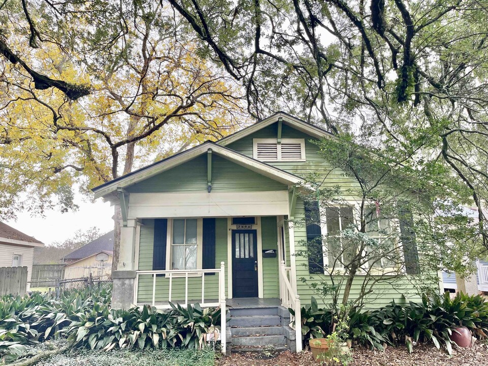 2090 Broussard St in Baton Rouge, LA - Building Photo