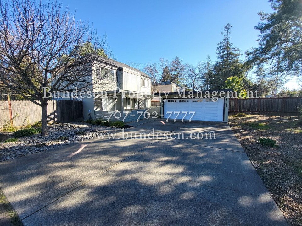 19057 Linden St in Sonoma, CA - Foto de edificio