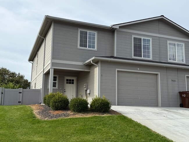 property at 7415 Saddlebrook Lp