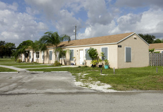 Opa Locka Apartments in Opa Locka, FL - Building Photo - Building Photo