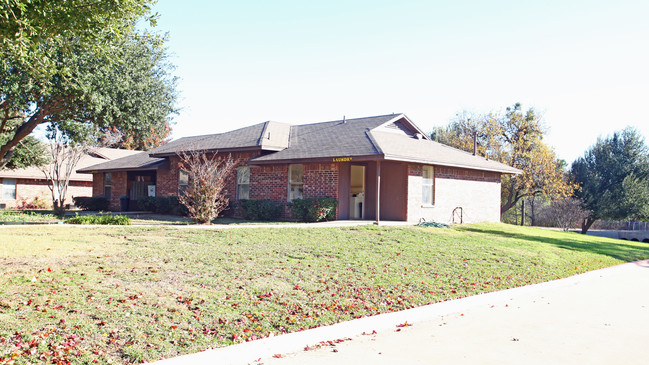 511 South Main Street in Mansfield, TX - Foto de edificio - Building Photo