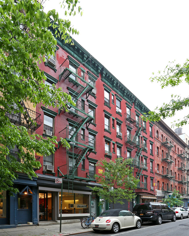 241 Elizabeth St in New York, NY - Building Photo - Building Photo