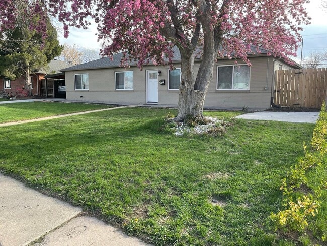 901 N Revere St in Aurora, CO - Building Photo - Building Photo