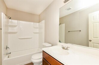 3401 Michelle Ridge Dr in Fort Worth, TX - Foto de edificio - Building Photo