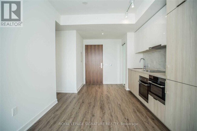 15 Queens Quay E in Toronto, ON - Building Photo - Building Photo