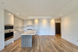 1 Forest Hill Rd in Toronto, ON - Building Photo - Building Photo