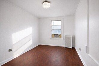 96-13 Metropolitan Ave in Queens, NY - Building Photo - Building Photo