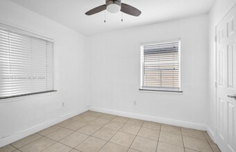 115 NW 28th Ave in Fort Lauderdale, FL - Foto de edificio - Building Photo