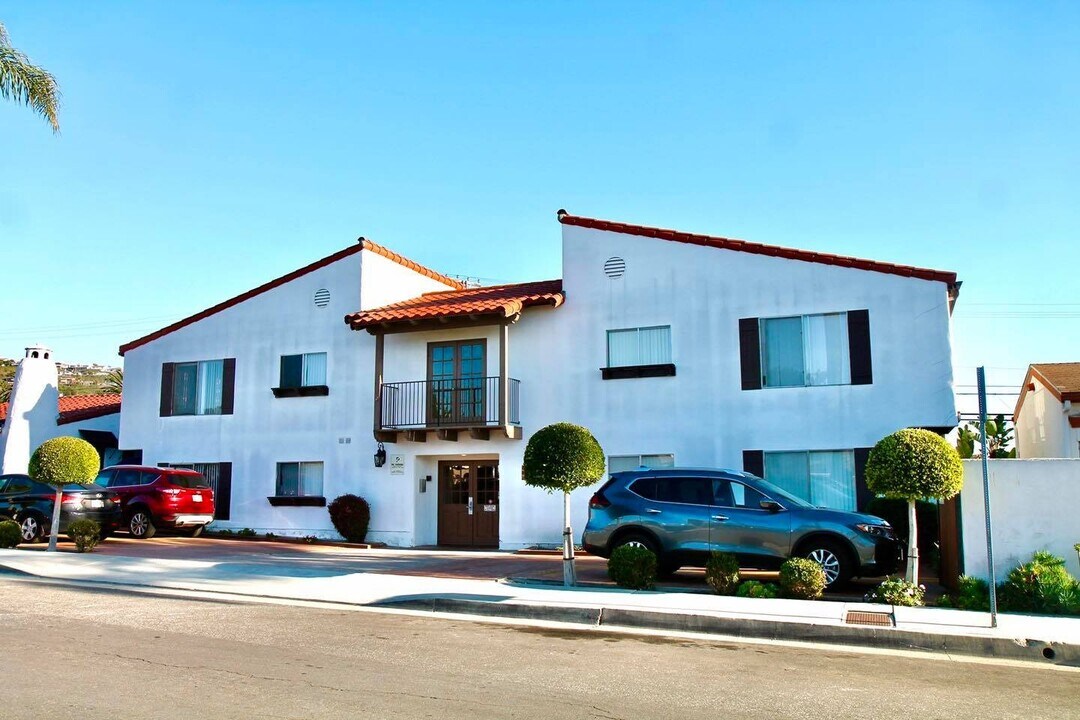147 Avenida Serra in San Clemente, CA - Building Photo
