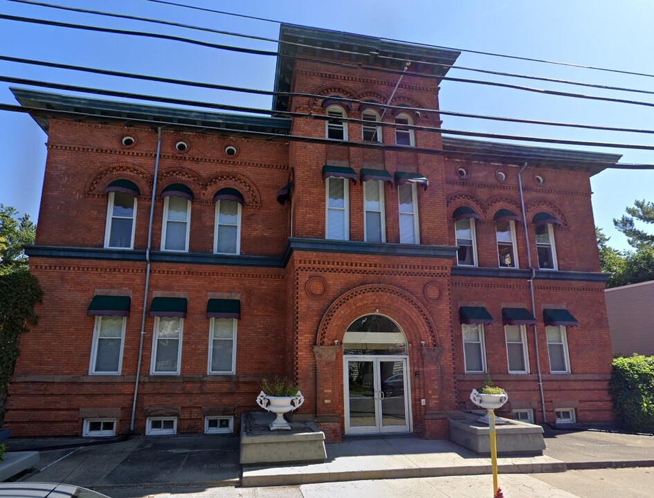 13 Garner St in Cohoes, NY - Foto de edificio