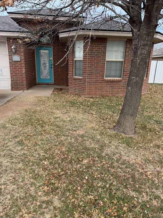 2010 78th St in Lubbock, TX - Building Photo