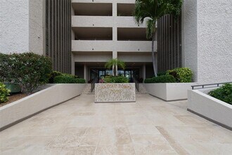 7050 Sunset Dr S in South Pasadena, FL - Building Photo - Building Photo