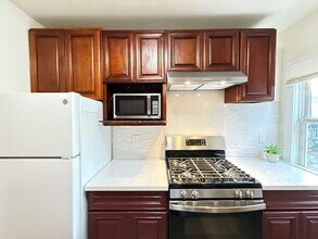 2648 E 27th St in Oakland, CA - Building Photo - Building Photo
