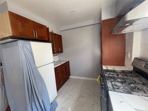 64-01 Borden Ave-Unit -3rd Fl in Queens, NY - Building Photo - Building Photo