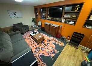 13260 SW Village Glenn Dr in Tigard, OR - Building Photo - Building Photo