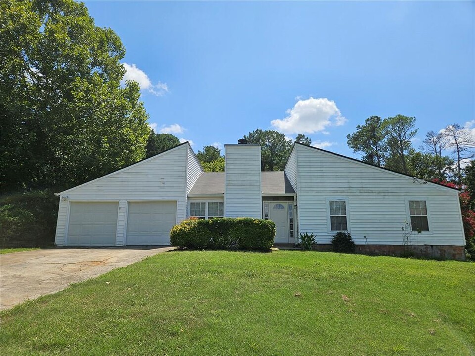 210 Apple Branch Dr in Woodstock, GA - Foto de edificio