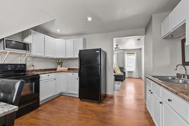 property at 1412 N Durkee St