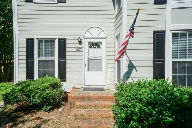 7401 Pennsylvania Ct in Raleigh, NC - Building Photo - Building Photo