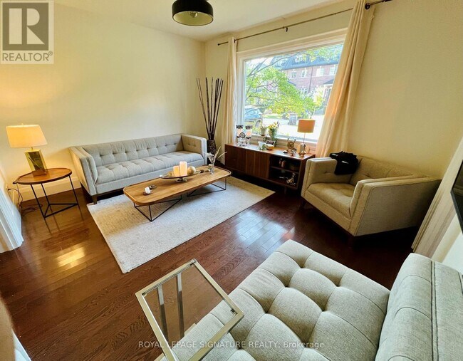 372 Roehampton Ave in Toronto, ON - Building Photo - Building Photo