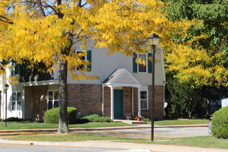 Chelsea Village Apartments in Defiance, OH - Building Photo - Building Photo