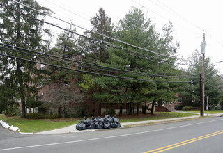 811 Palmer Rd in Bronxville, NY - Foto de edificio - Building Photo