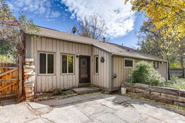 property at 1525 Crestmore Pl