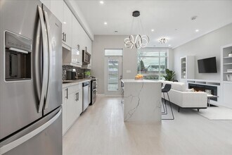 549-549 Fanshawe Park Rd W in London, ON - Building Photo - Building Photo