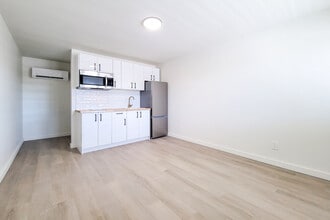 7701 Lundy's Ln in Niagara Falls, ON - Building Photo - Building Photo