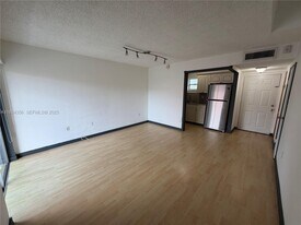 399 NW 72nd Ave in Miami, FL - Building Photo