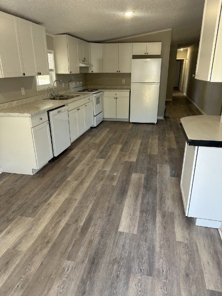 1221 N Valrico Rd in Valrico, FL - Foto de edificio - Building Photo