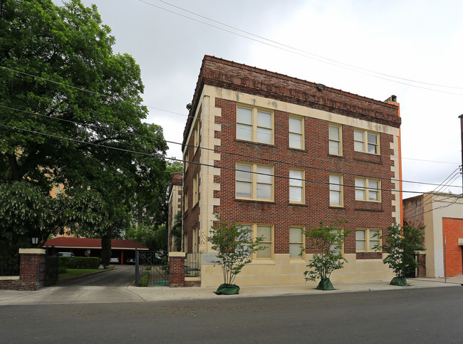 Toltec Apartments in San Antonio, TX - Building Photo - Building Photo