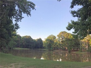 Lakewood Commons in Auburn, AL - Building Photo - Building Photo