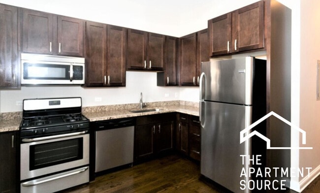 1758 W Montrose Ave, Unit # 01 in Chicago, IL - Building Photo - Building Photo