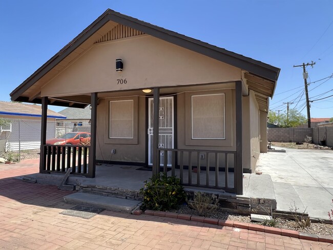 property at 706 N Arbor Ave