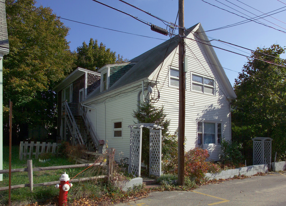 17 Alden St in Provincetown, MA - Building Photo