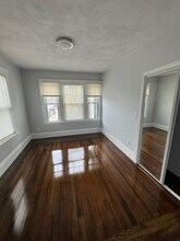 14 Hamilton Rd, Unit 1a in Somerville, MA - Foto de edificio - Building Photo