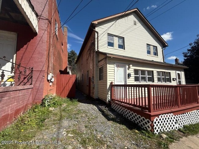 210-212 Center Ave in Plymouth, PA - Building Photo - Building Photo