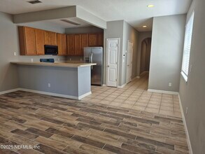 5851 Parkstone Crossing Dr in Jacksonville, FL - Building Photo - Building Photo