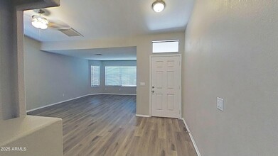 9002 W Monte Vista Rd, Unit 2ND FL in Phoenix, AZ - Building Photo - Building Photo