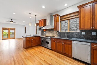 516 N Claremont Ave in Chicago, IL - Building Photo - Building Photo