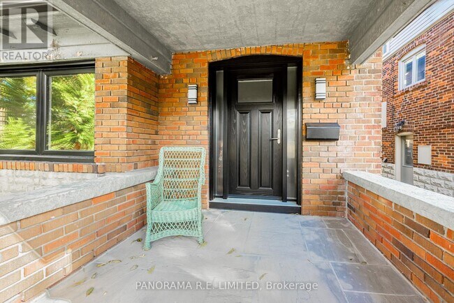 239 Winona Dr in Toronto, ON - Building Photo - Building Photo